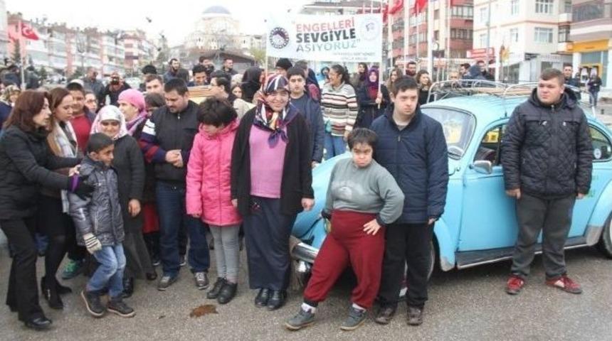 &Ouml;zel &Ccedil;ocuklar G&ouml;n&uuml;llerince Eğlendi