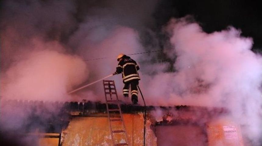 &Ccedil;ıkan Yangın T&uuml;m Mahalleliyi İsyan Ettirdi