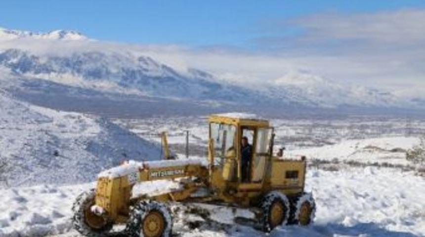 Erzincan’da 66 Köy Yolu Ulaşıma Kapandı