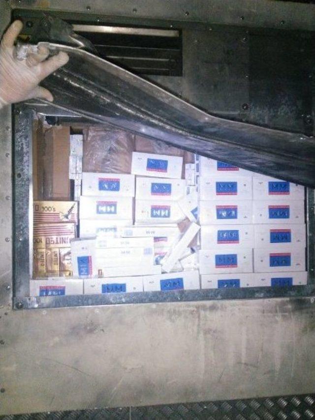 Tır Dorsesine Zulalanmış 53 Bin Paket Kaçak Sigara Yakalandı