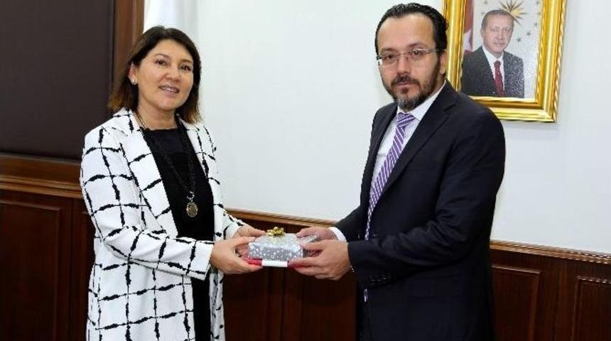 &Ccedil;ıldır Havalimanı Genel M&uuml;d&uuml;r&uuml; Karamık&rsquo;tan Rekt&ouml;r Bircan&rsquo;a Ziyaret
