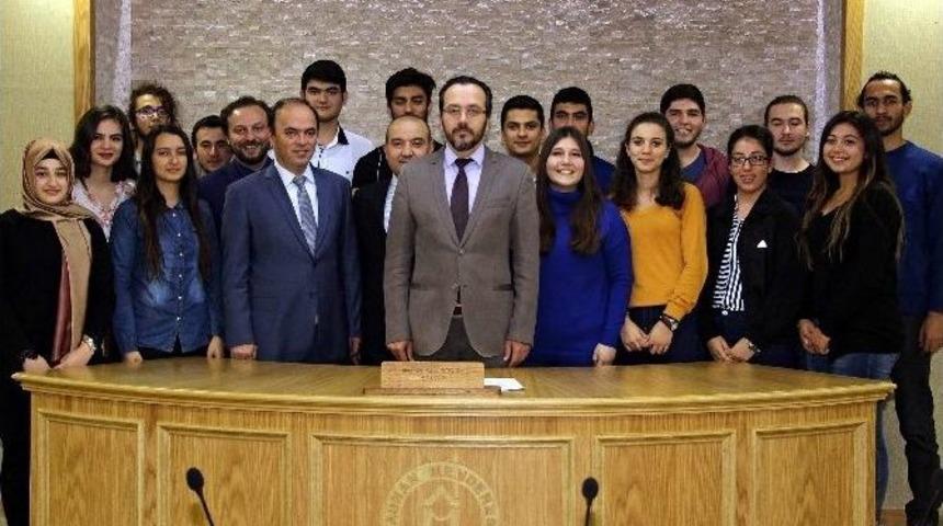 Y&ouml;k Bursu Kazanan &Uuml;niversitelilere Başarı Belgesi Verildi