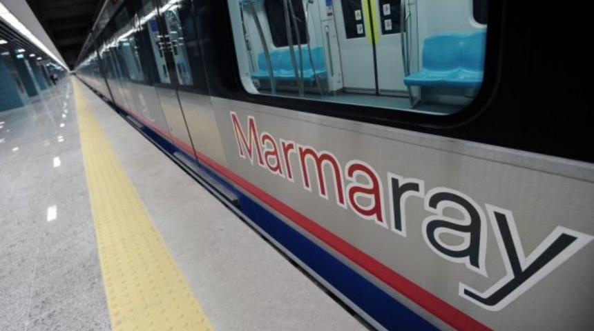 Marmaray'a binen meraklı yolcu!