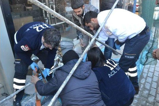 İskeleden D&uuml;şen İş&ccedil;i Yaralandı 2