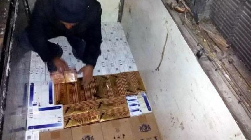 Tır Dorsesinde 52 Bin 900 Paket Ka&ccedil;ak Sigara Ele Ge&ccedil;irildi