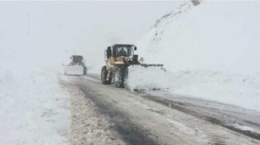 Van-bah&ccedil;esaray Yolu Ulaşıma A&ccedil;ıldı