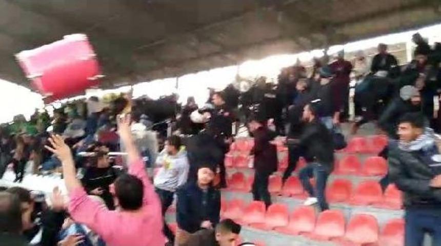 Amat&ouml;r Ma&ccedil;taki Kavgaya Biber Gazlı M&uuml;dahale