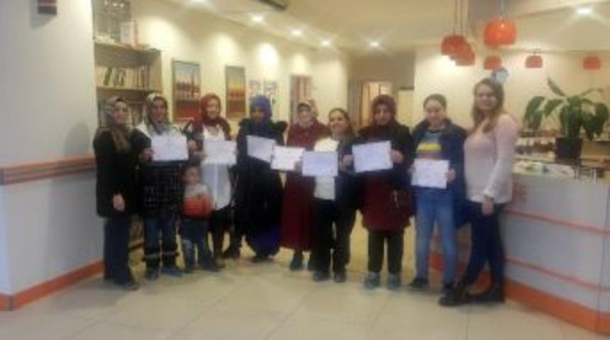 Pursaklar&rsquo;da 12 Kadın Daha Bilgisayar Sertifikası Aldı