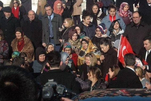 Aile Ve Sosyal Politikalar Bakan Kaya Kadınlarla Anıtkabir’e Çıktı