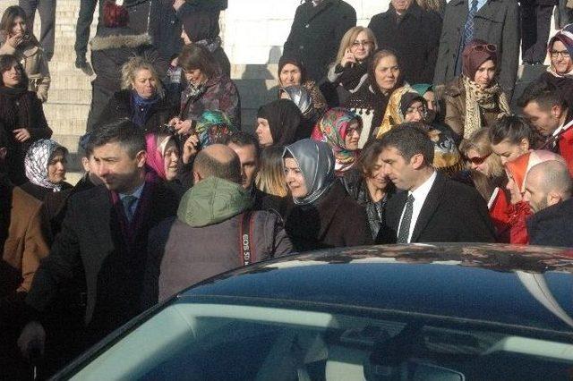 Aile Ve Sosyal Politikalar Bakan Kaya Kadınlarla Anıtkabir’e Çıktı