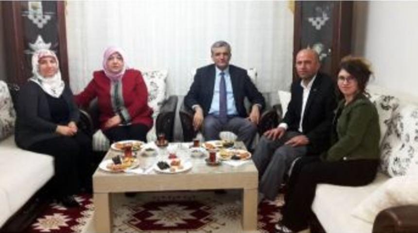 Vali &Ouml;zefe Ve Eşi Hacer &Ouml;zefe, Gaziler Derneği Başkanına Misafir Oldu