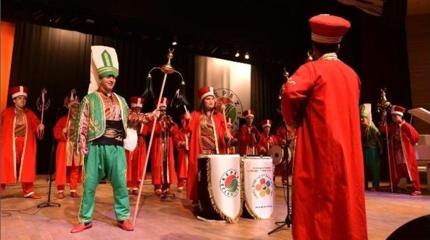 M&uuml;zikle Hayata Tutunuyorlar