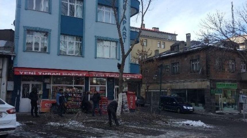 Kars&rsquo;te Belediye Ağa&ccedil;ları Buduyor