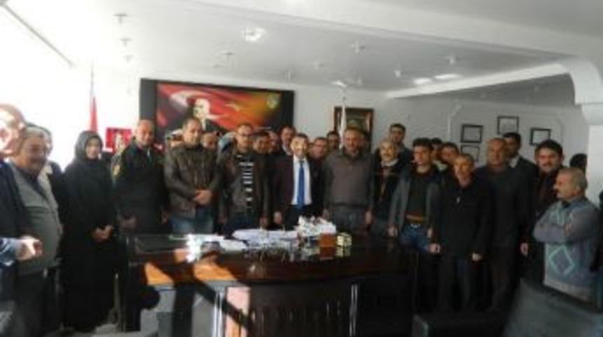 &Ccedil;i&ccedil;ekdağı Belediyesi Personelinden Başkan Deniz&rsquo;e Pastalı Doğum G&uuml;n&uuml; S&uuml;rprizi