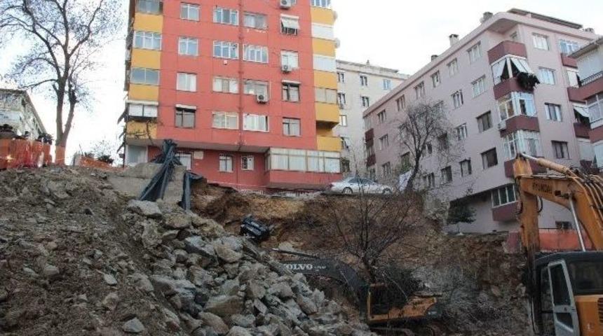 Maltepe&rsquo;de G&ouml;&ccedil;&uuml;k, 7 Katlı Bina Boşaltıldı