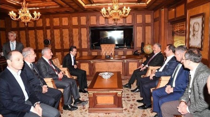 Bakan Arslan, Tuzla Belediyesi&rsquo;ni Ziyaret Etti