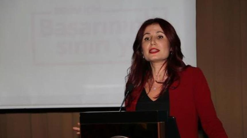 Sinem Vatanartıran: "yabancı Dil Eğitiminde Vazge&ccedil;ilmezler: Nitelikli M&uuml;fredat, Nitelikli &Ouml;ğretmen"