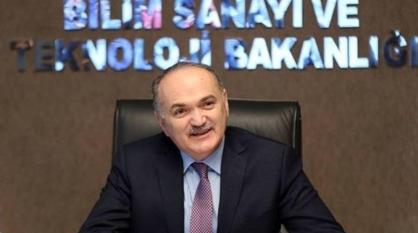 Bakan &Ouml;zl&uuml;, Ak&ccedil;akocalı &Ouml;ğretmeleri Telefonla Arayarak Tebrik Etti