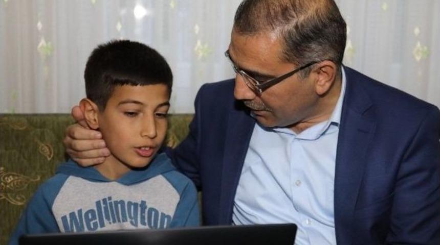 K&uuml;&ccedil;&uuml;k Samet Hayalini Kurduğu Bilgisayara Kavuştu