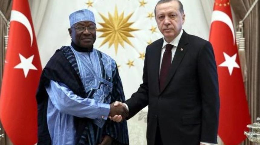 Cumhurbaşkanı Erdoğan'a Benin B&uuml;y&uuml;kel&ccedil;isi'nden G&uuml;ven Mektubu