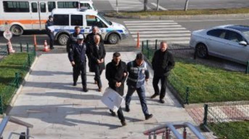 Gözaltındaki Fetö Zanlıları Adliyeye Sevk Edildi