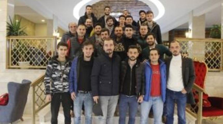 Başkan Duymuş, Vezirhanspor Oyuncularını &Ouml;d&uuml;llendirdi