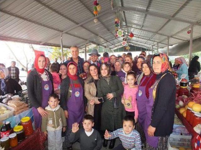 Modacı Barbaros Şansal, kadın Üretici Pazarı nı Gezdi 1