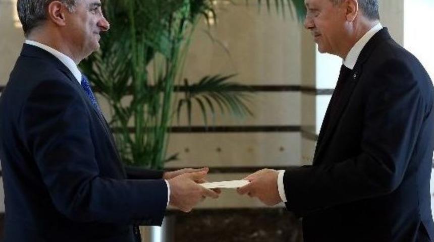 İsrail B&uuml;y&uuml;kel&ccedil;isi Cumhurbaşkanı Erdoğan&rsquo;a G&uuml;ven Mektubu Sundu