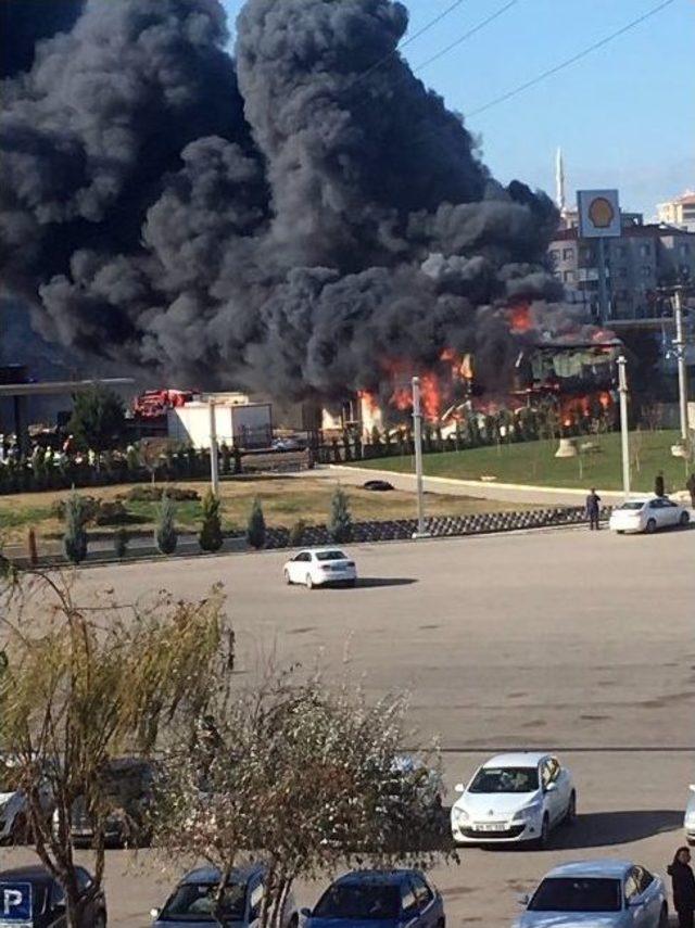 Bursa’da Yangın Çıktı, Metro Seferleri Durduruldu