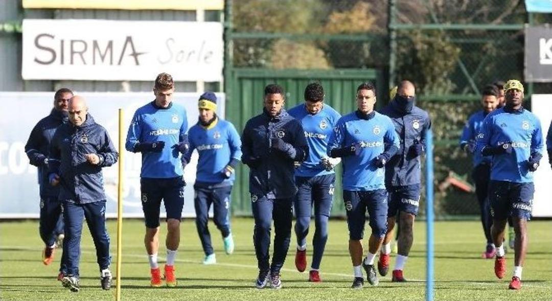 Fenerbah&ccedil;e, Feyenoord Ma&ccedil;ının Hazırlıklarına Başladı