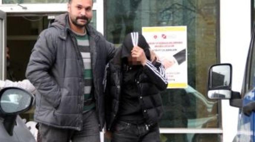 D&uuml;ğ&uuml;n Salonunda 2 Kişiyi Bı&ccedil;aklayan Gen&ccedil; Tutuklandı