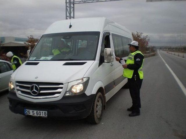 Eskişehir Bölge Trafik Şube Müdürlüğü Sürücülere 5 Bin 500 Broşür Dağıttı