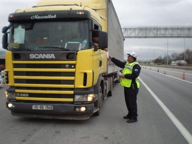 Eskişehir Bölge Trafik Şube Müdürlüğü Sürücülere 5 Bin 500 Broşür Dağıttı