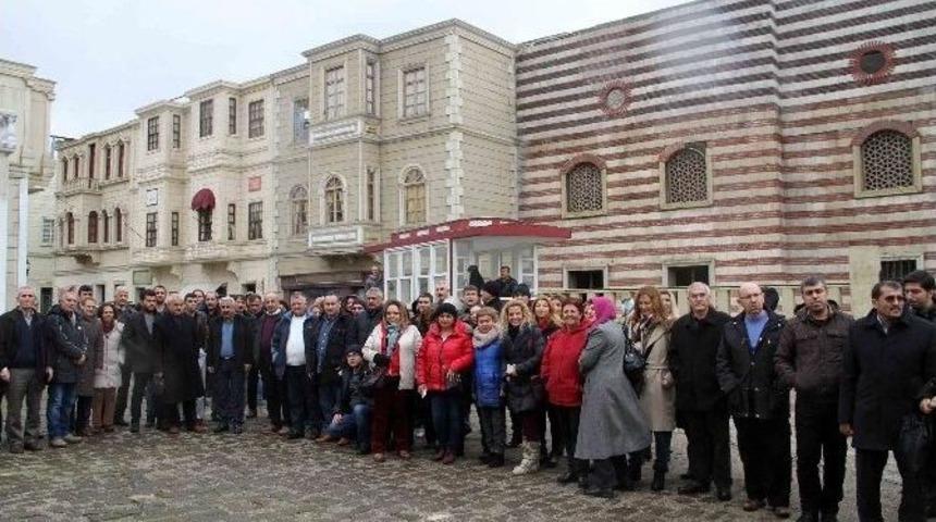 Milli Eğitim Bakanlığı &Ccedil;alışanları Kağıt M&uuml;zesi&rsquo;ni Gezdi