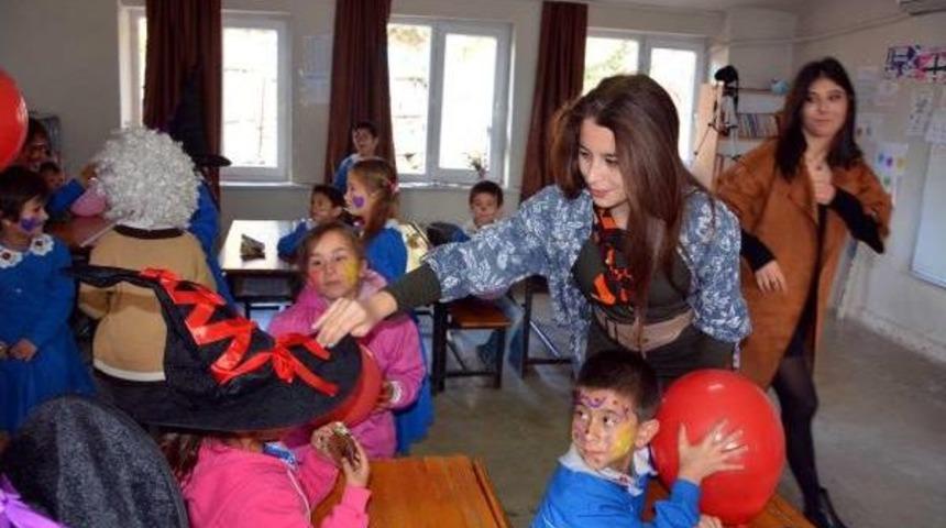 &Uuml;niversitelilerden, Ihtiya&ccedil; Sahibi &Ouml;ğrencilere Yardım