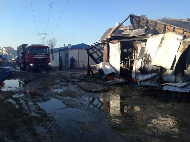 "herkesi Sev, Hayat Bu Y&uuml;zden G&uuml;zel" Diye Yazdı, Yangında Hayatını Kaybetti 1