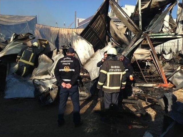 "herkesi Sev, Hayat Bu Y&uuml;zden G&uuml;zel" Diye Yazdı, Yangında Hayatını Kaybetti 3