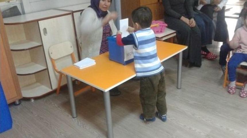 Anaokulunda Demokrasi Se&ccedil;imi Yapıldı