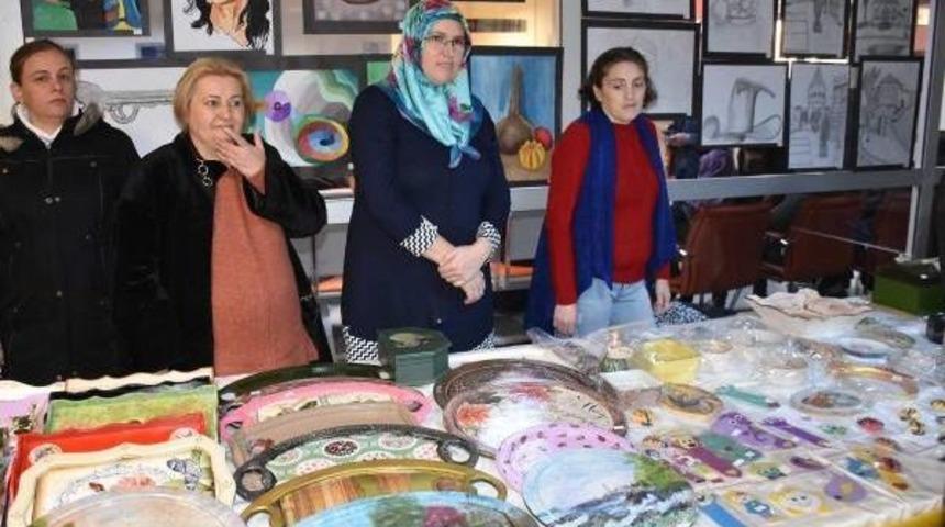 Şizofreni Tedavisi G&ouml;renlerin El Emeklerini Sergilendi