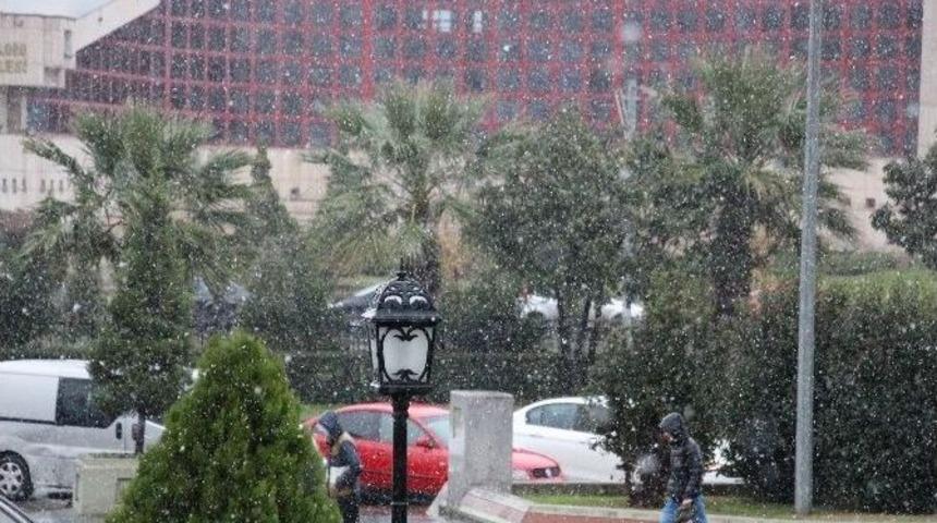 Samsun&rsquo;a Yılın İlk Karı D&uuml;şt&uuml;