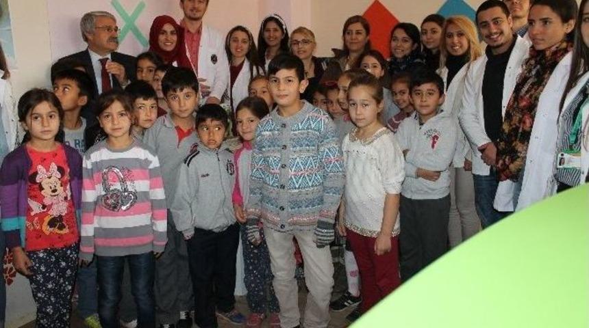 A&uuml; Hemşirelik Fak&uuml;ltesi &Ouml;ğrencilerinden Sağlık Taraması