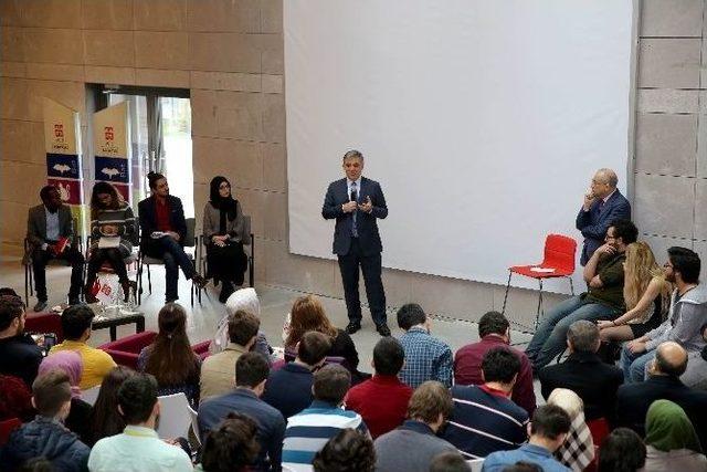 11. Cumhurbaşkanı Gül, Abdullah Gül Üniversitesi’nde Derse Katıldı