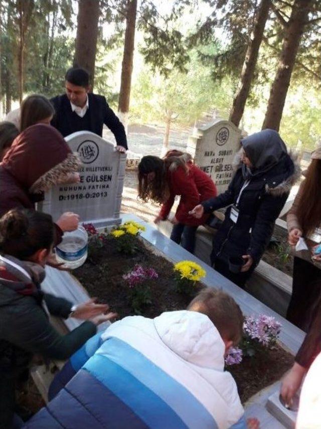 Çanakkale’nin Tek Kadın Milletvekili Zekiye Gülsen Mezarı Başında Anıldı