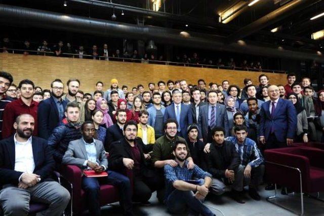 11'inci Cumhurbaşkanı Gül, Adını Taşıyan Üniversitede Derse Katıldı