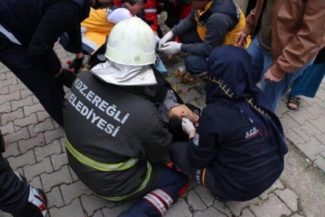 Otomobil Ile Direk Arasında Sıkışan Sürücü Yaralandı