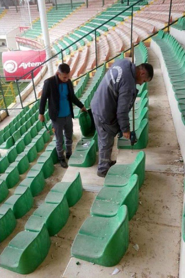 Atiker Konyaspor Taraftarı Koltukları Kırdı, Lavabolara Zarar Verdi