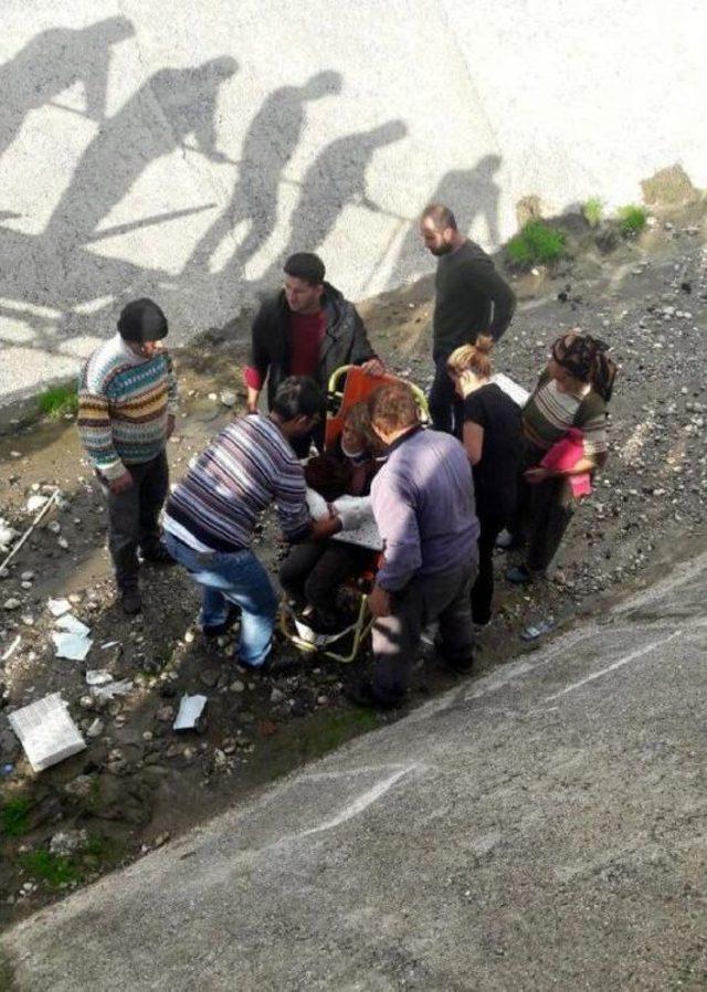 Yaralı Kız Arkadaşını 'korkma Bir Şey Olmayacak' Diye Teselli Etti