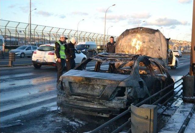 Haliç Köprüsü’nde Otomobil Alev Alev Yandı