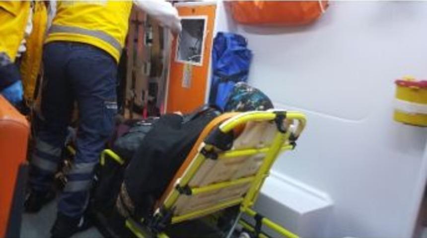 Otomobilin &Ccedil;arpıp Ka&ccedil;tığı Yaşlı Kadın Yaralandı