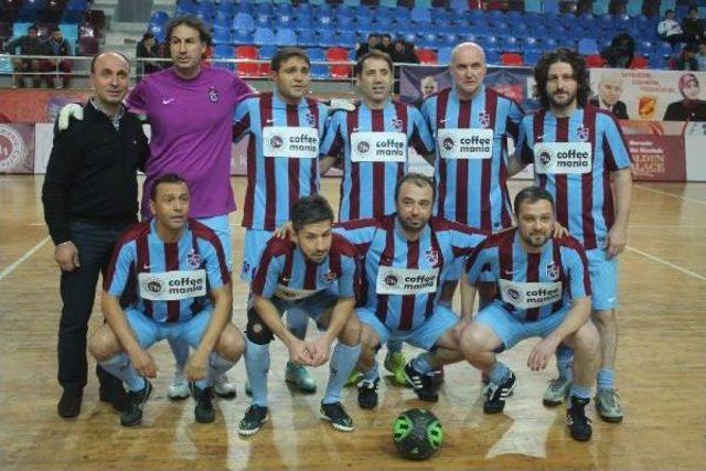 Trabzonspor’Un Efsane Futbolcuları Salona Indi